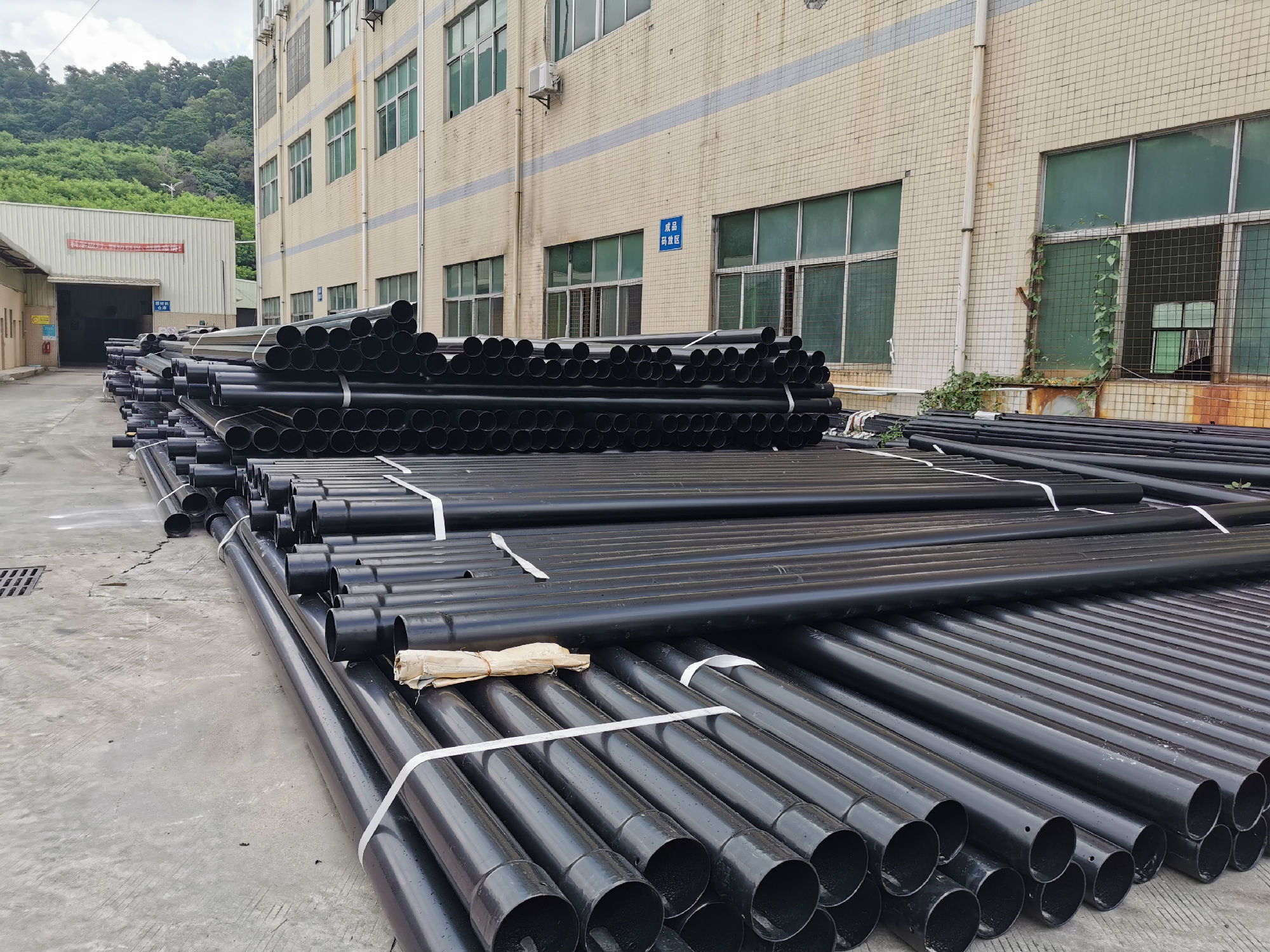 涂塑鋼管端口處打孔的原因是什么？